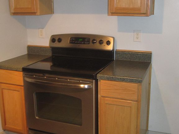 3rd image of 568 S Academy Ave
