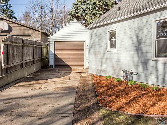 3rd image of 1721 S Wayland Ave