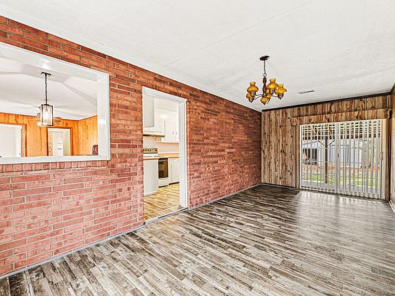 4th image of 1324 Seays Rd