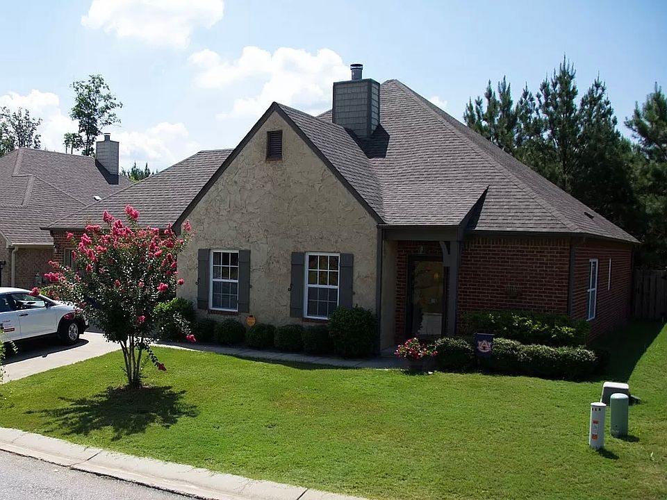 1st image of 304 Chesser Park Dr