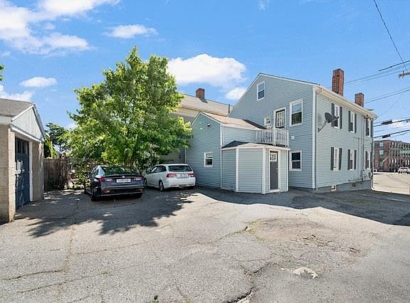4th image of 275 Carpenter St
