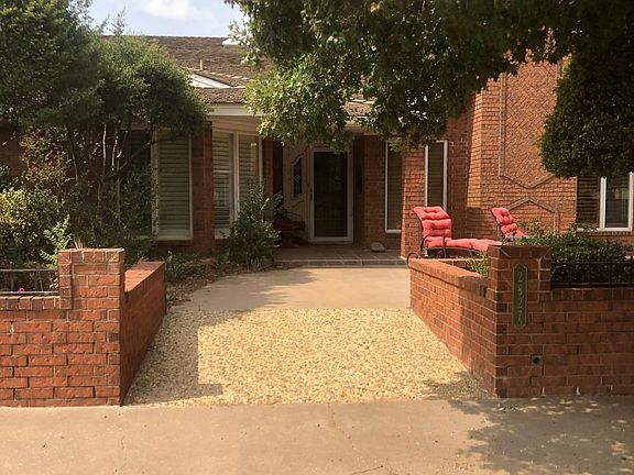 2nd image of 2827 N Meadow Dr