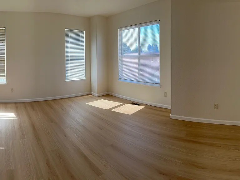 472 Bryan Ave — Photo 49