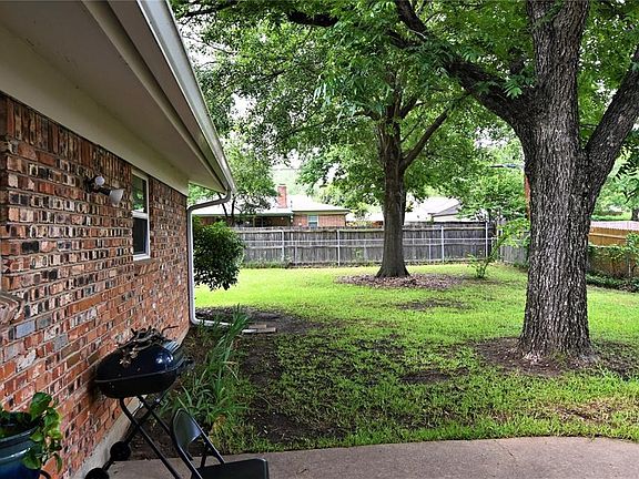 3rd image of 804 W Cheryl Ave