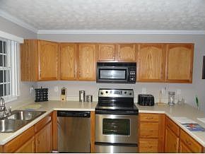 3rd image of 650 Beaverview Dr