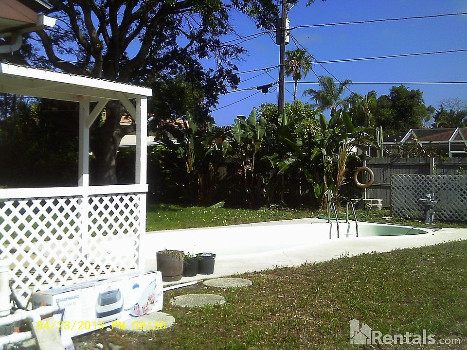 1st image of 109 1st St
