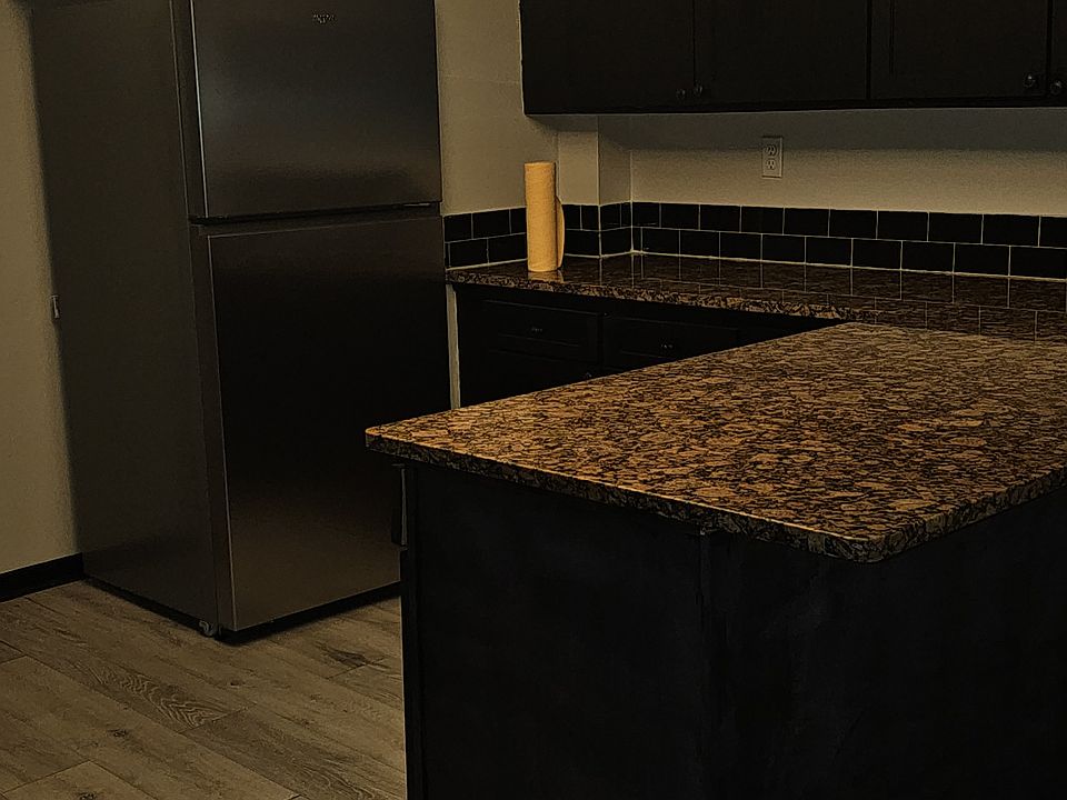 1st image of 119 Glen St #1