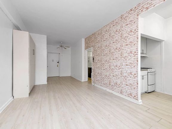 4th image of 141-05 Pershing Cres #B9