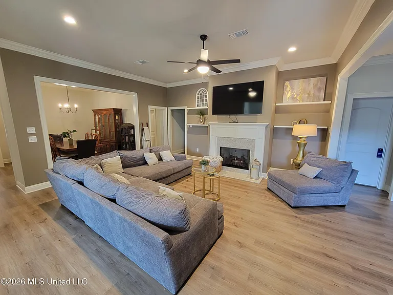 10165 Patrick Dr — Photo 10