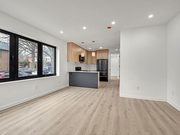 4th image of 85-45 67th Rd