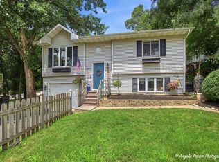 35045 N Sheridan Dr, Ingleside, IL 60041