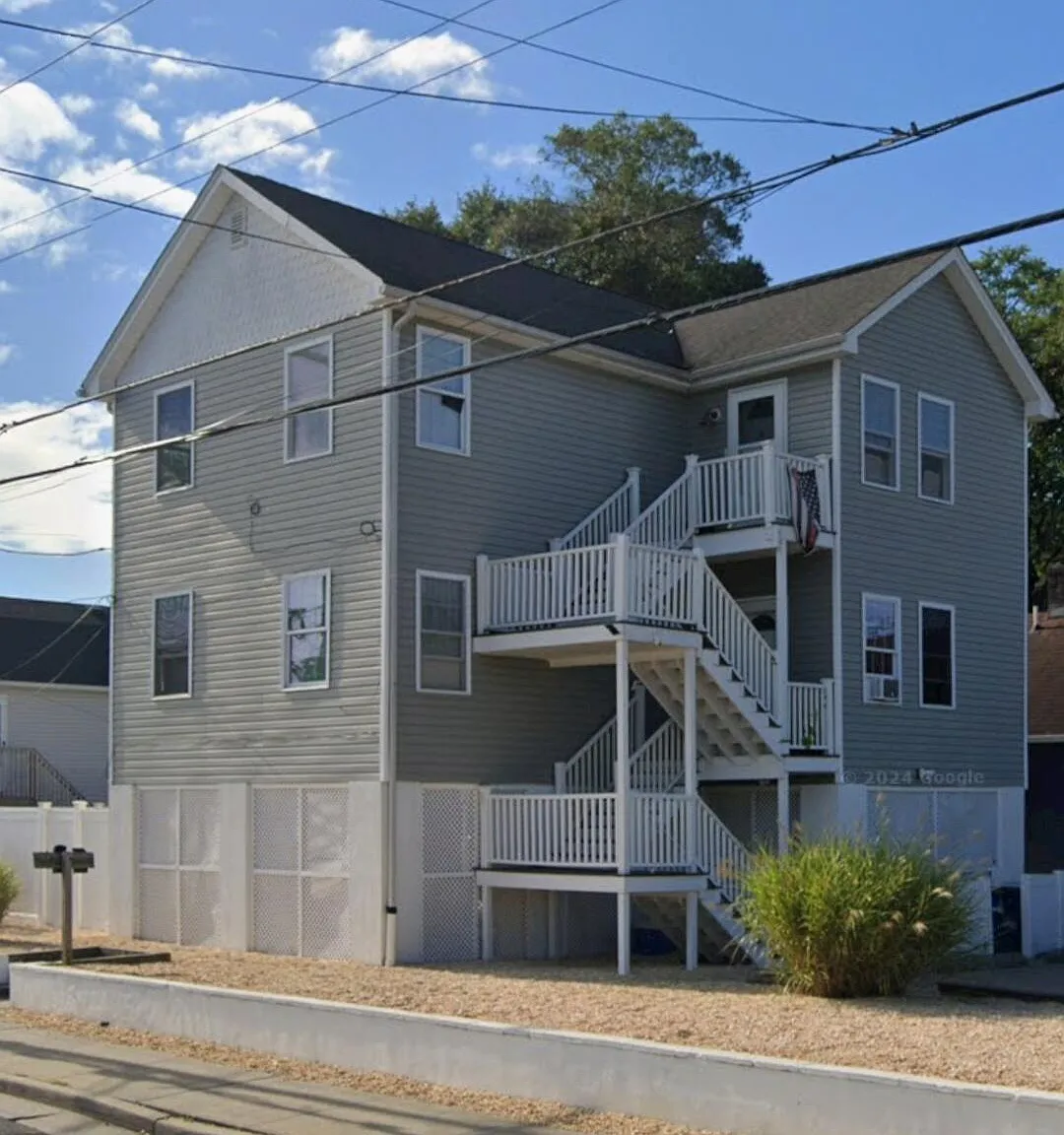 3 bed, 1.5 bath, $2,800 — Photo 1