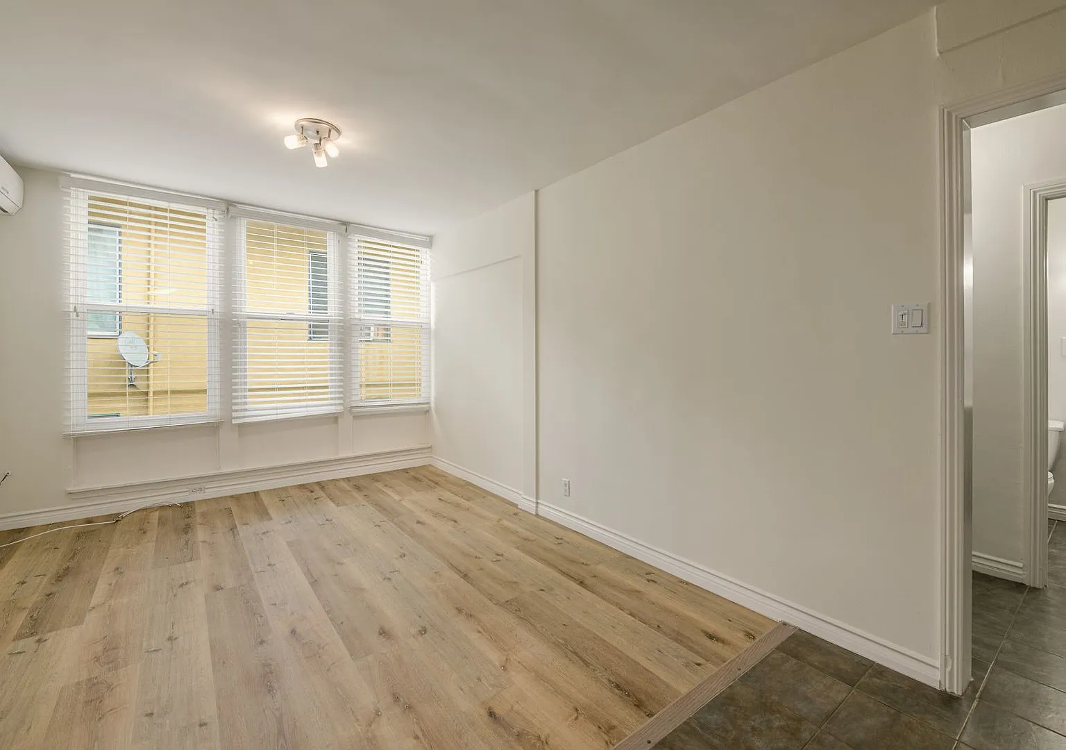 6871 Franklin Ave - Hollywood Cozmo — Photo 4