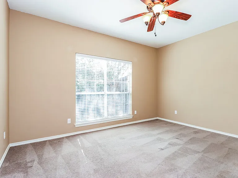 941 Azalia Dr — Photo 8