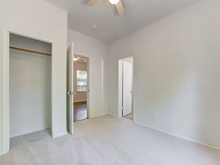 311 S Flood Ave — Photo 34