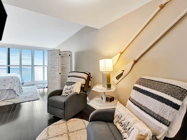 100 Beach Rd #903 — Photo 24