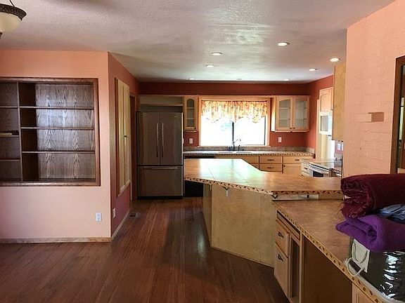3rd image of 5850 Berry Dr