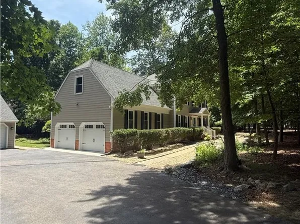 6519 Masada Dr, Chesterfield, VA 23838