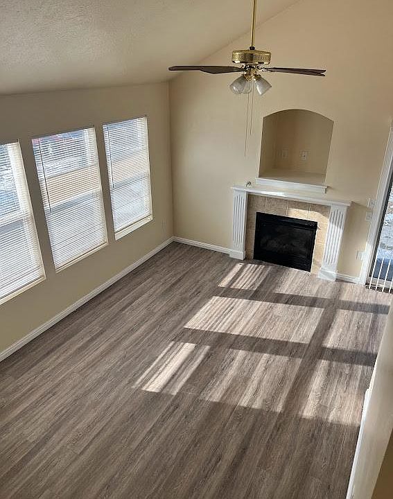 LIVING ROOM WITH GAS FIREPLACE