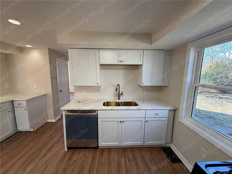 675 Wright St — Photo 12