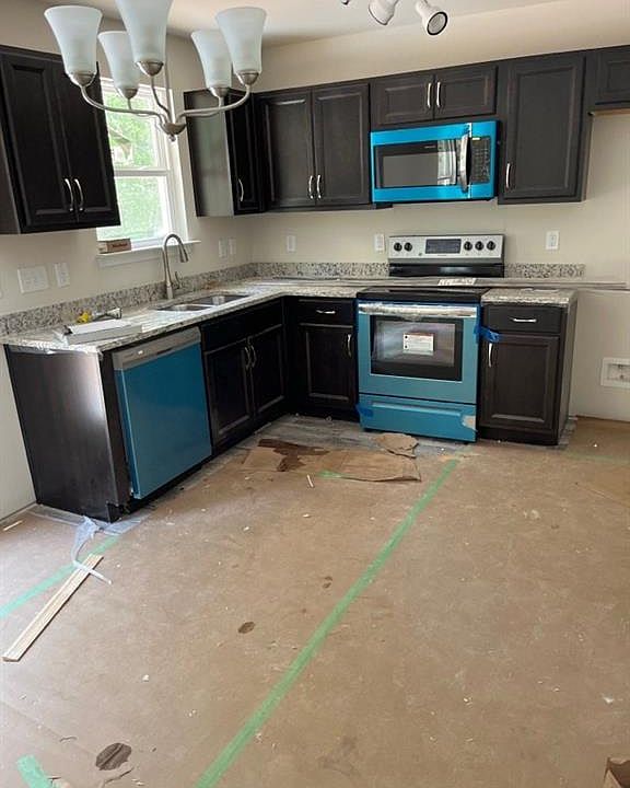 2nd image of 4851 Doris St