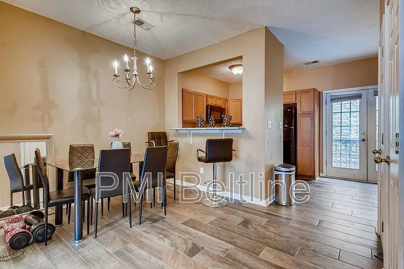 3 bed, 2.5 bath, 1224 sqft, $2,050 — Photo 3