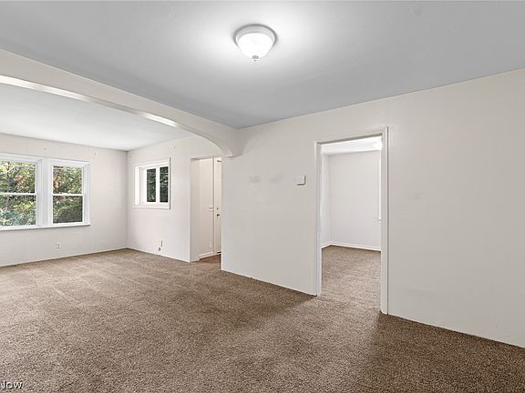 4th image of 1631 Mattie St SE