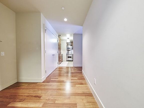 5th image of 250 E 53rd St APT 402