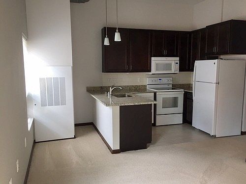 4th image of 425 W Washington Ave APT 212