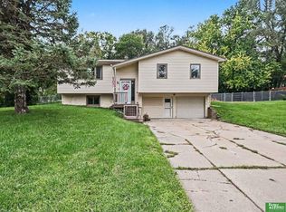 7830 Raven Oaks Dr, Omaha, NE 68152