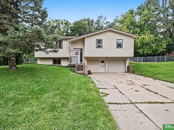 7830 Raven Oaks Dr, Omaha, NE 68152