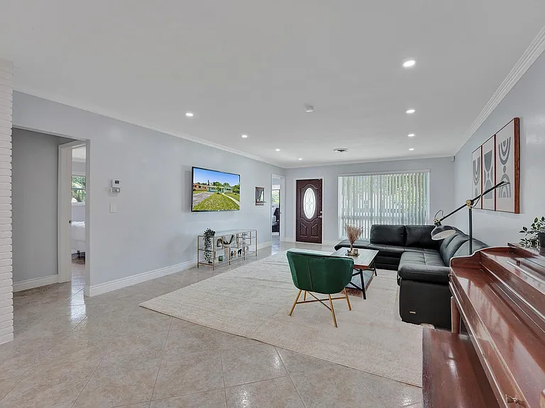 2633 Adams St — Photo 4