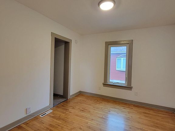 5th image of 1312 3rd St NE