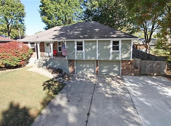 2nd image of 820 E 15th St