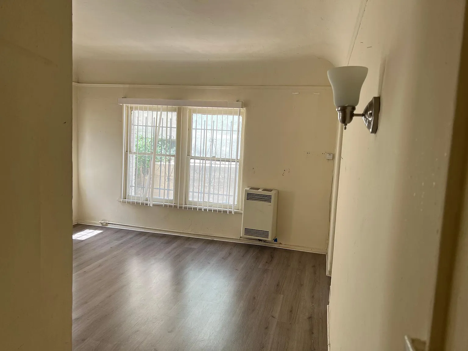 329 S Manhattan Pl — Photo 3