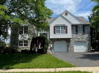 6020 Split Log Dr, Pipersville, PA 18947