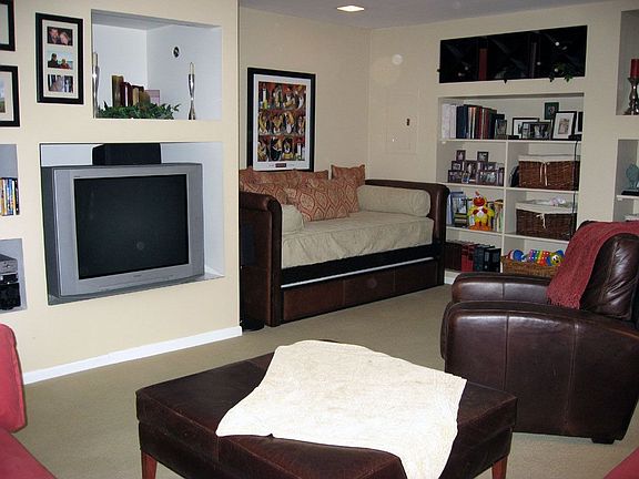 LL Family Room 1