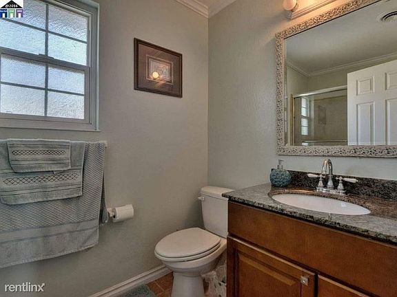 5th image of 3813 Lake Ontario Dr