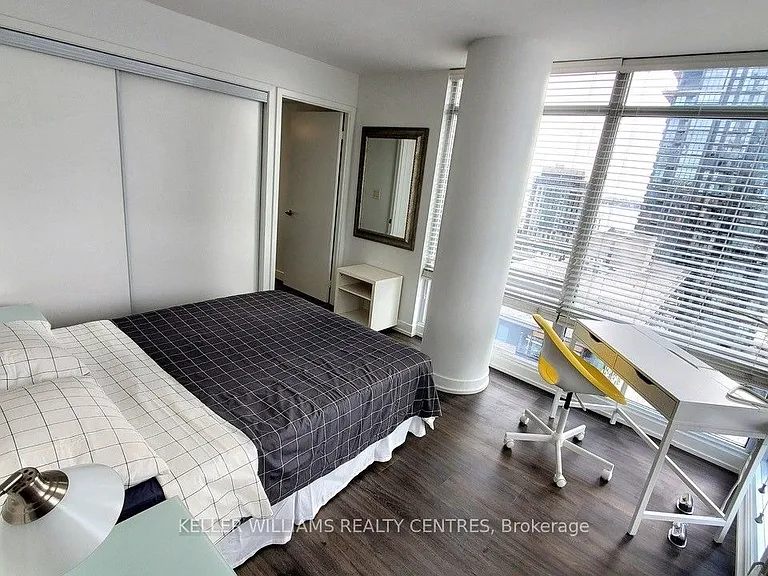 4 E Spadina Ave #K-1220 — Photo 4