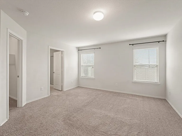 516 Clearlake Dr — Photo 13
