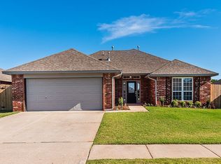 1605 SW 31st Ter, Moore, OK 73160