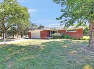 300 S Parkridge Rd, Wichita, KS 67209