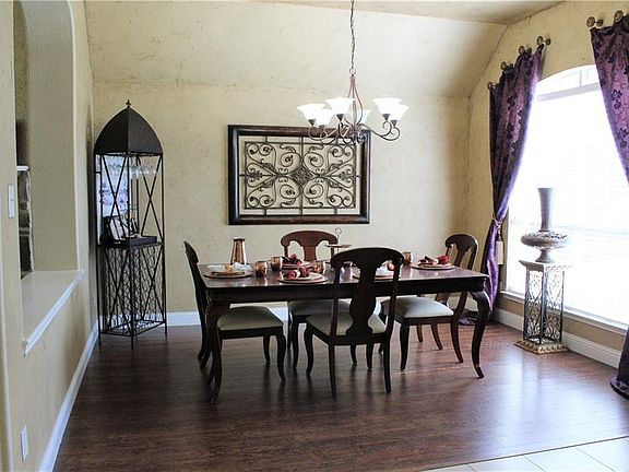 4th image of 755 Peach Ln