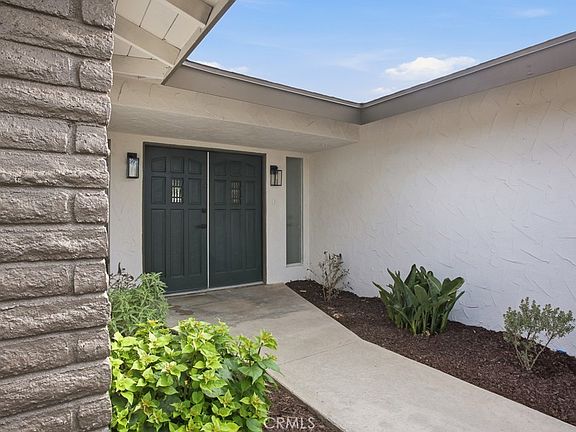 4th image of 41674 Mayberry Ave