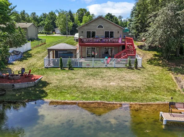 588 Gitchegumee Dr, Buckley, MI 49620