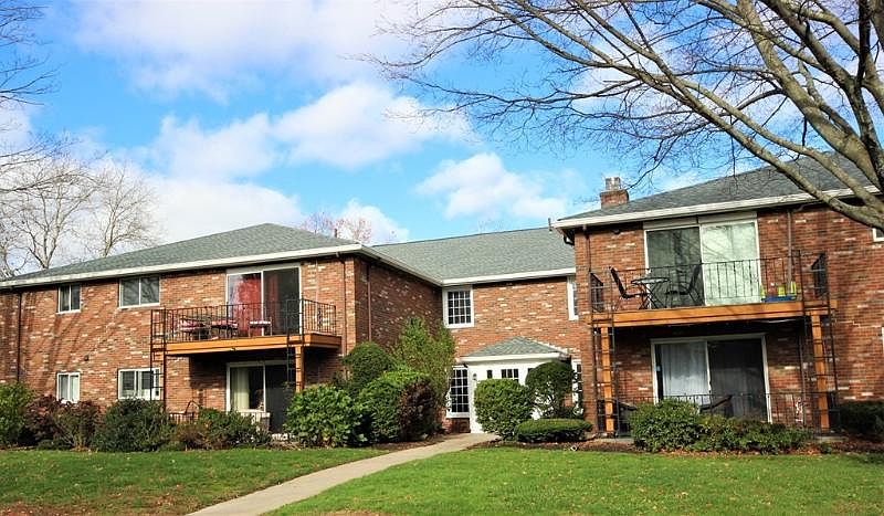 1st image of 65 Fountain Ln