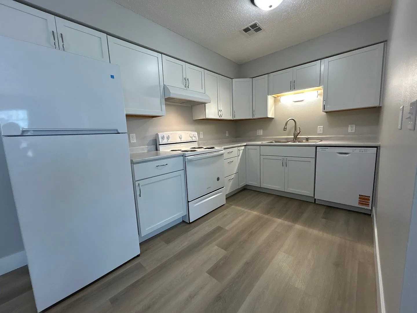 Kaylene Court Apartments — Photo 4
