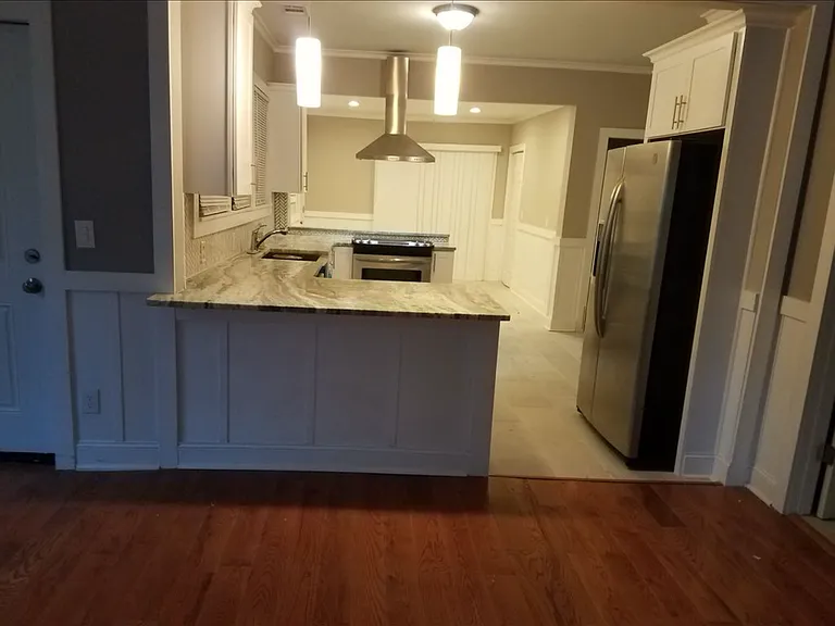1163 Oakland Dr SW — Photo 2