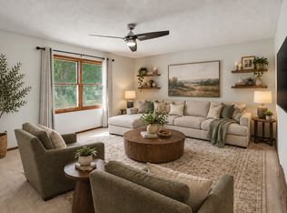 52 Brook Cir, Pella, IA 50219