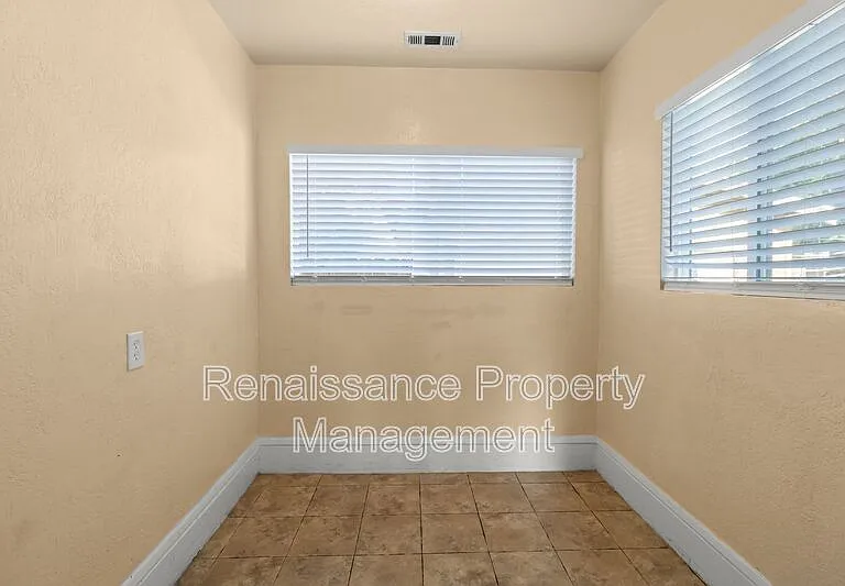 1026 N Windeler Ave #A — Photo 16